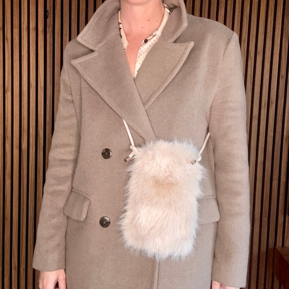 Faux Fur Mobilväska Sand