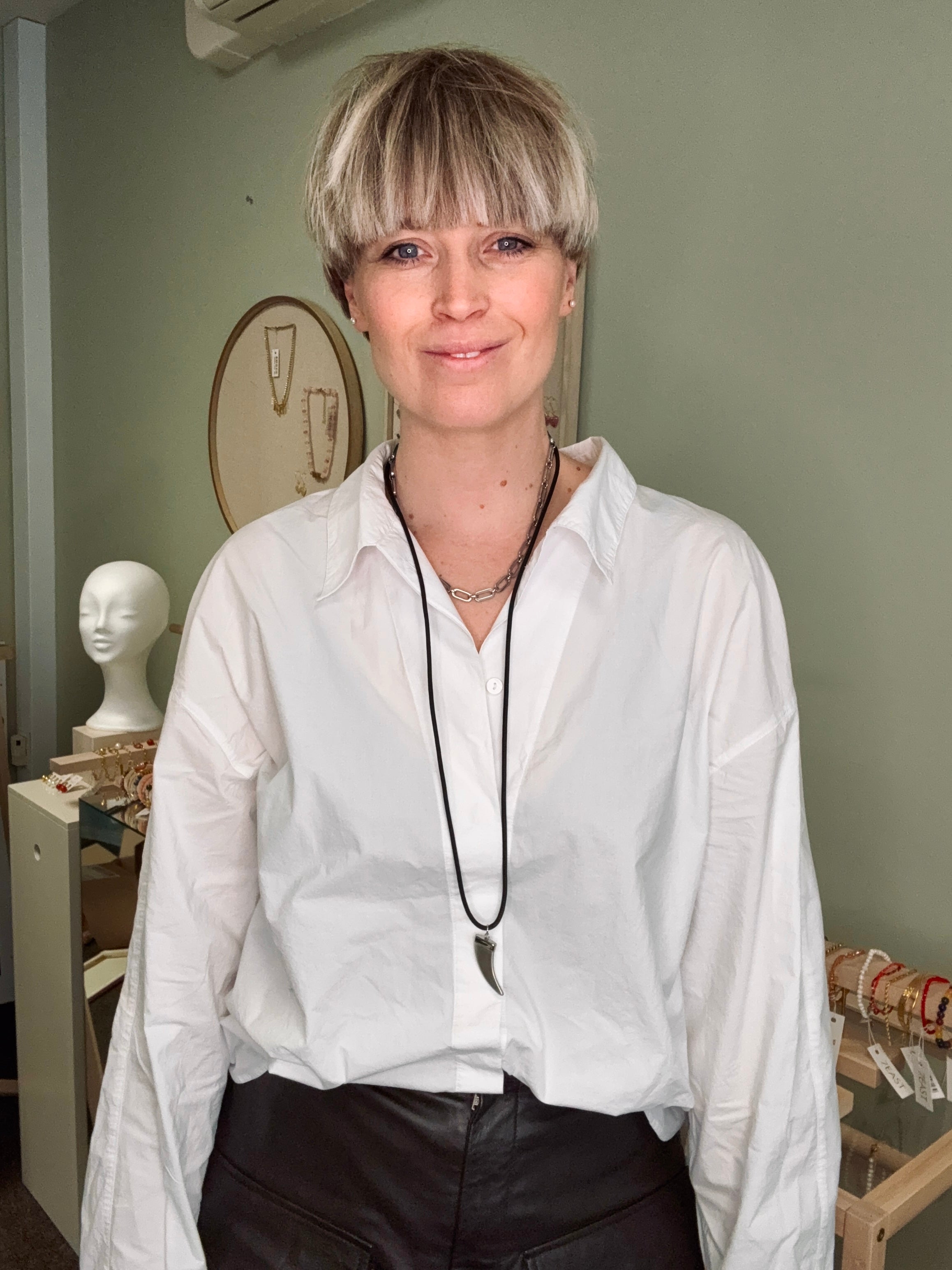 Megalodon Halsband Svart