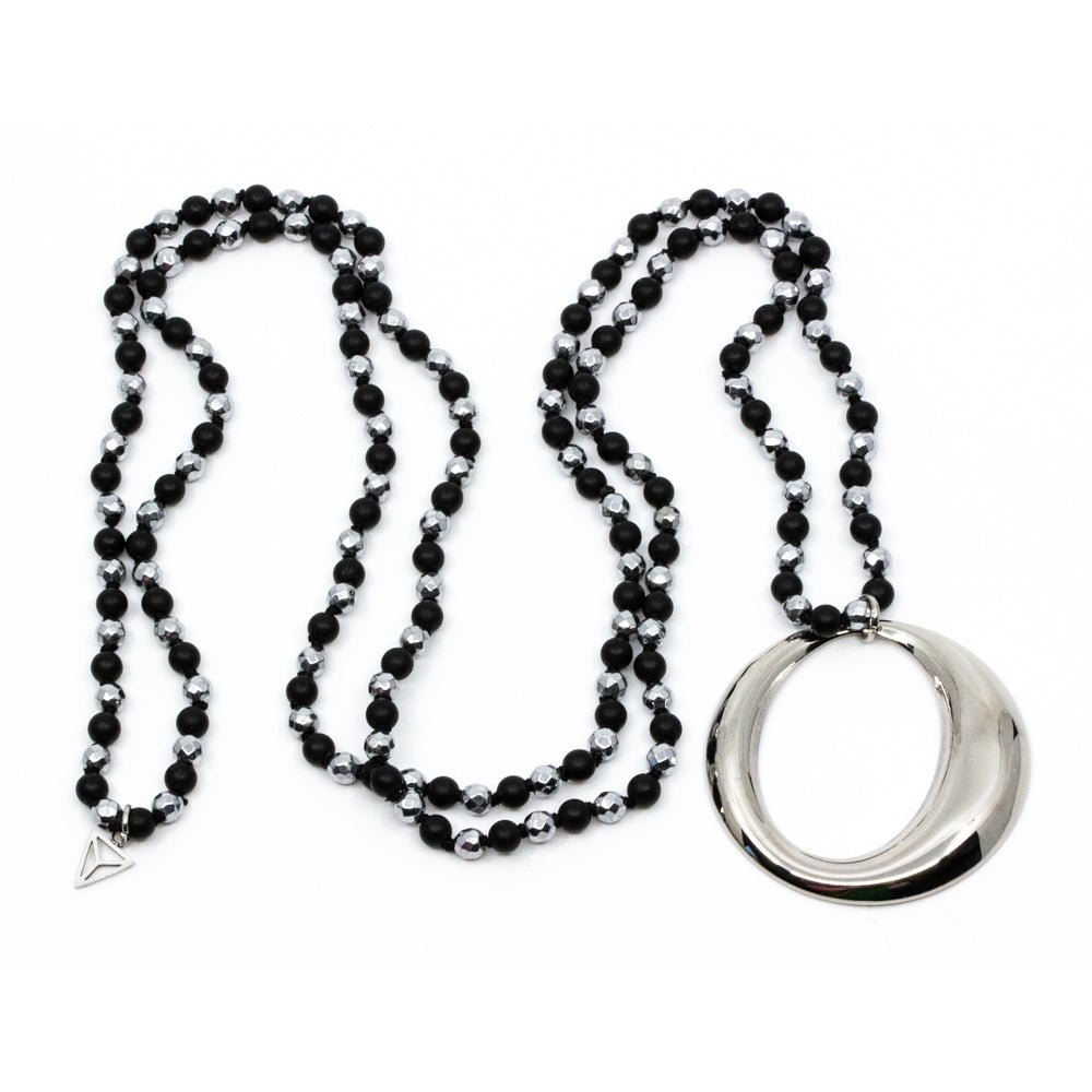 Oh Necklace Black