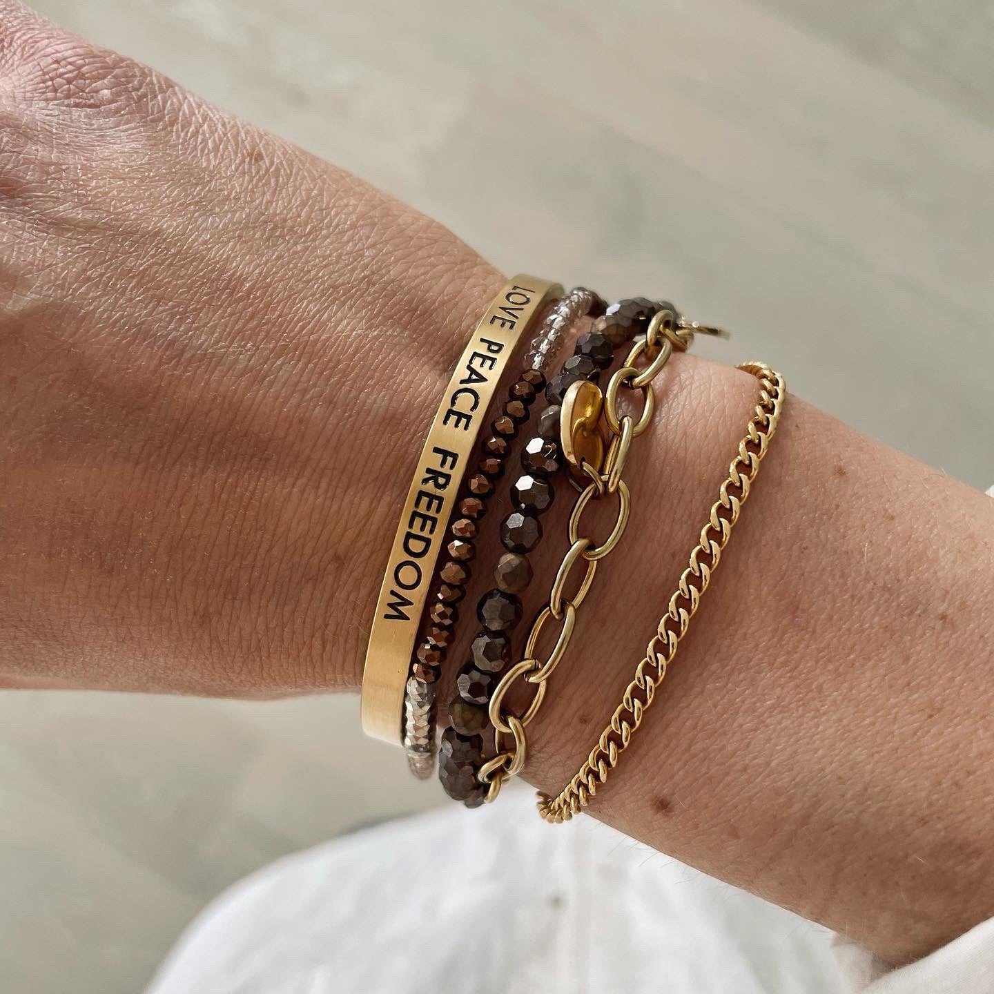 Love Peace Freedom Armband Guld Guld