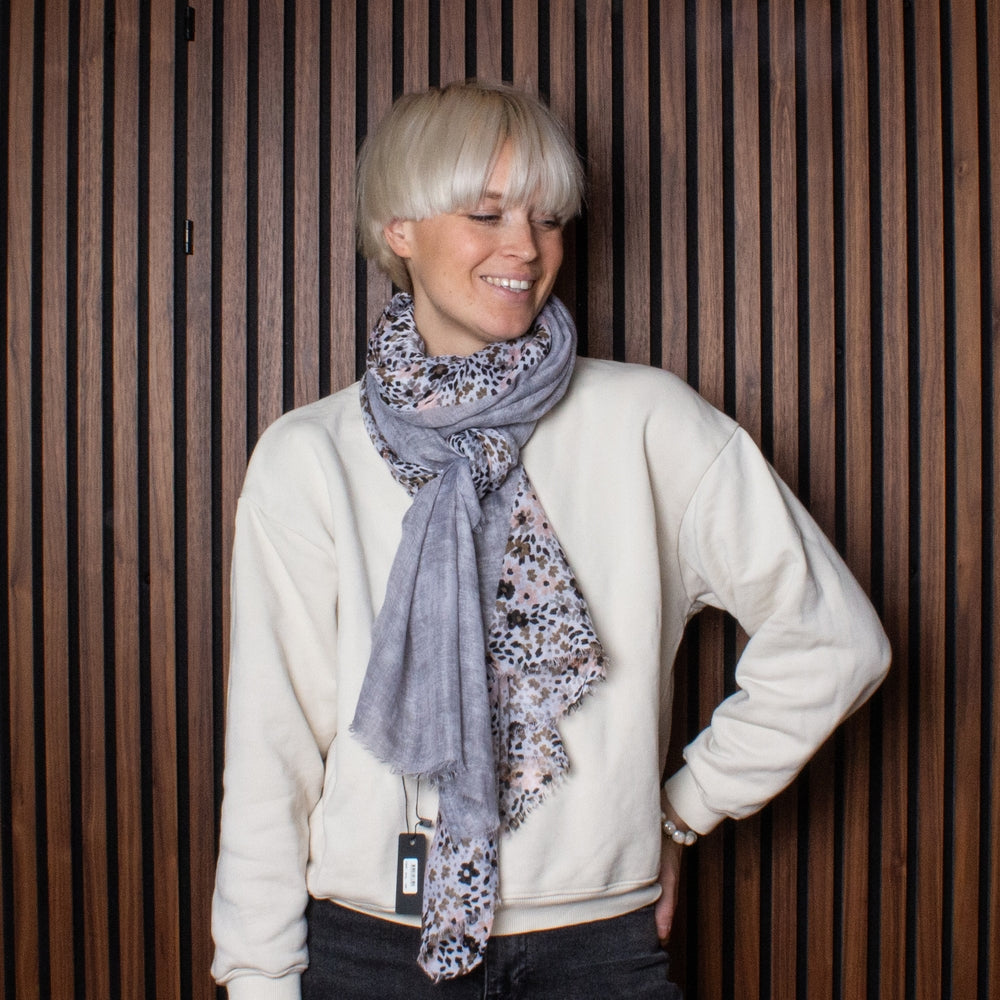 Sneek Shawl Grey