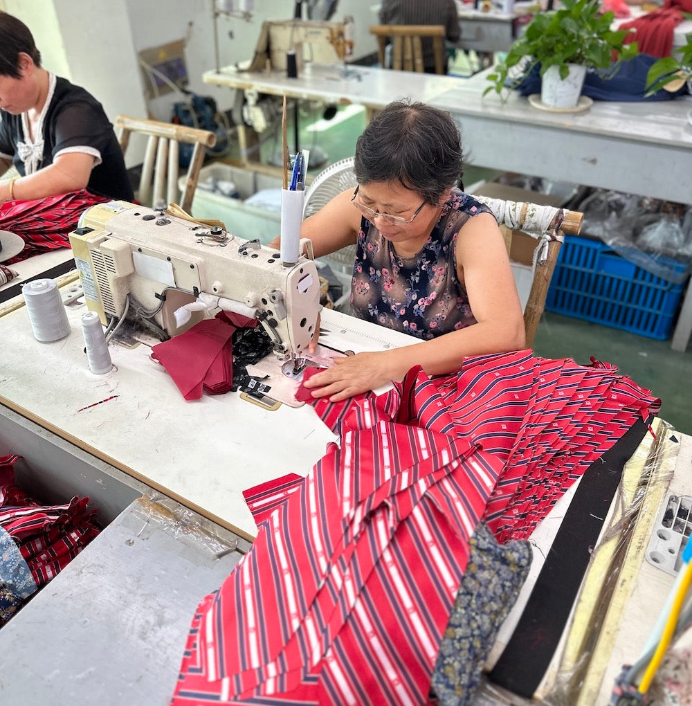 Bakom slipsens skönhet - Ett besök i slipsfabriken