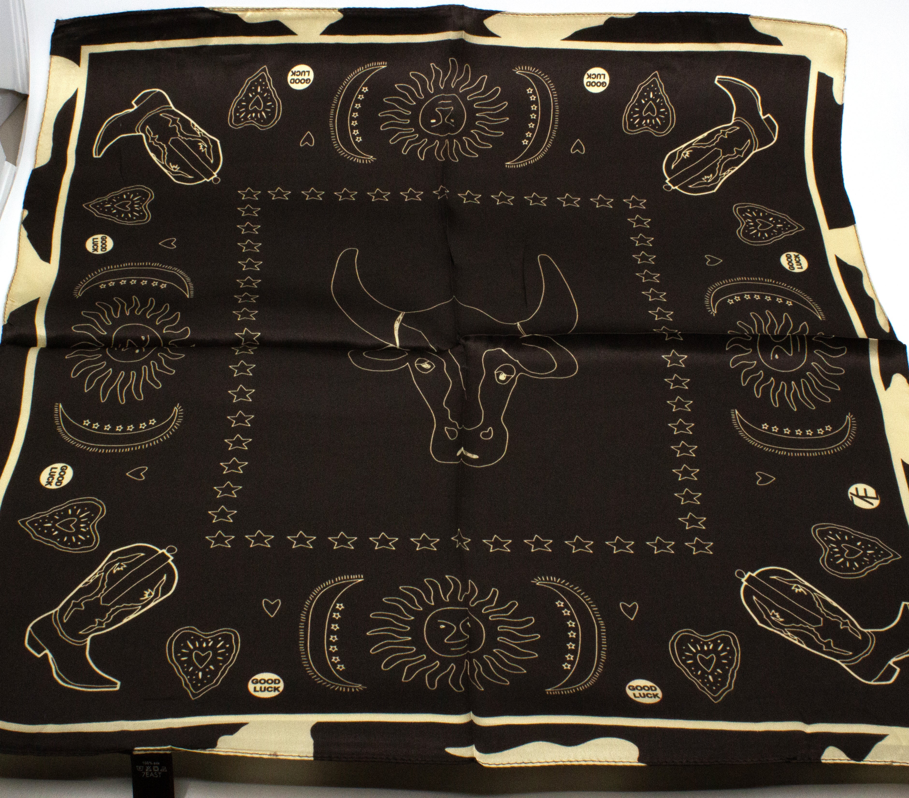 Modern Cowboy Sidensjal 50x50cm Brun