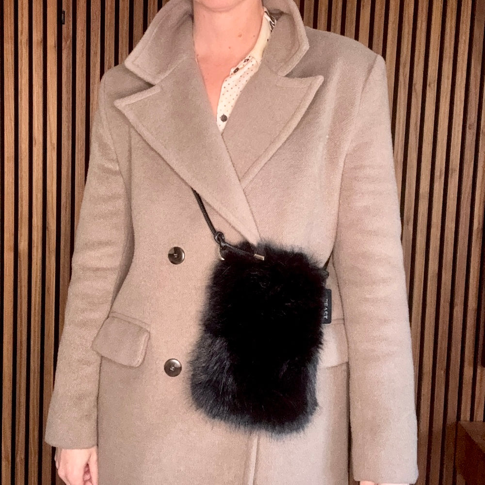 Faux Fur Mobilväska Svart